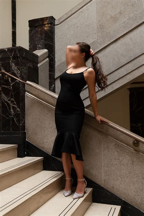 2,448 London Escorts & 6,854 Photos .